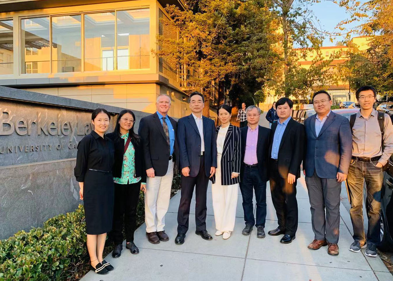 From left to right:  Fan Dai, Ming Dengli, CARB Executive Officer Richard Corey, BEE Director General Chen Tian, Li Xiang, Jiang Lin, Liu Baoxian, Liu Xin, and Chao Ding